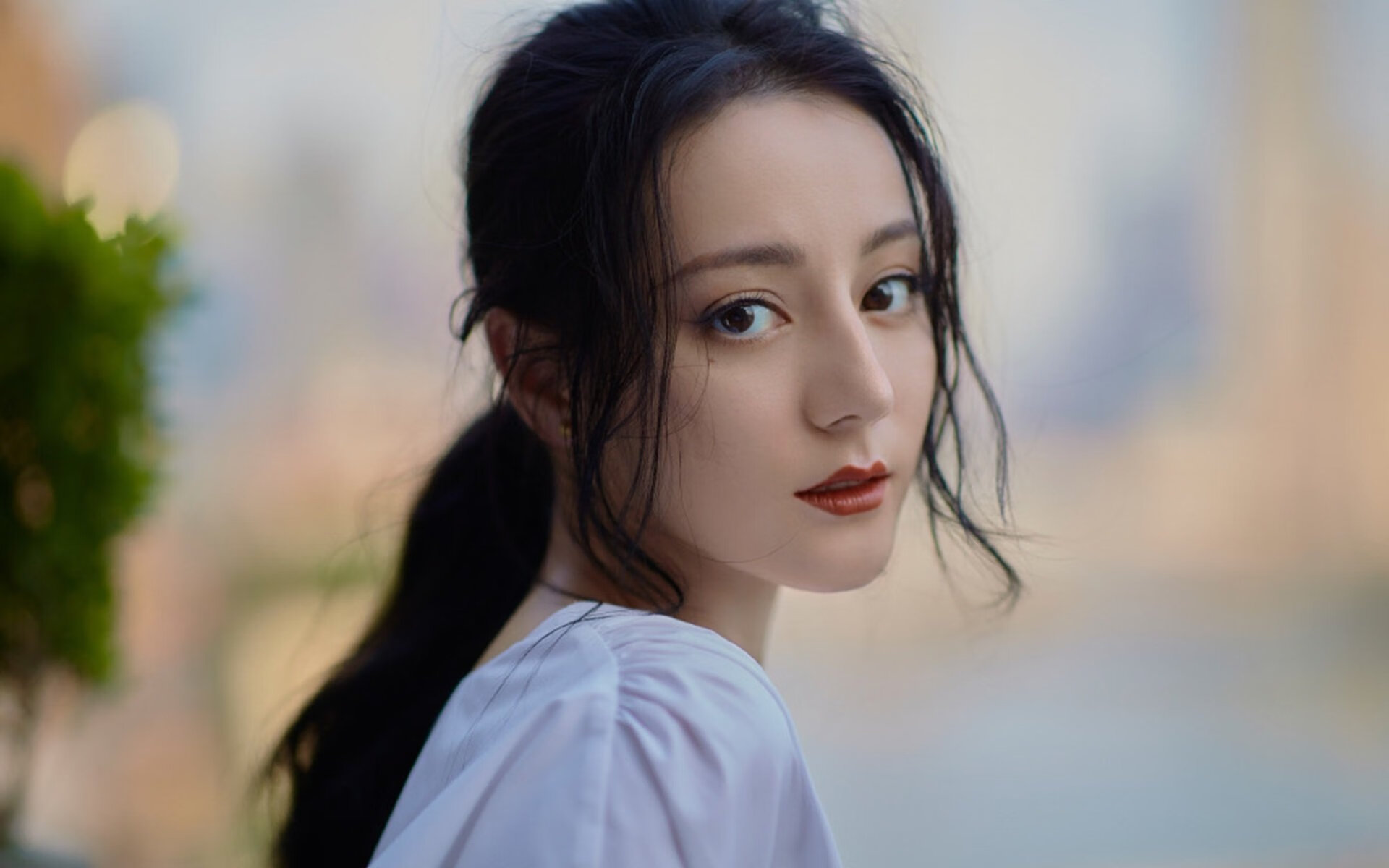 爱游戏平台-曼联中场组织者抢眼，球队战术逐步成型，曼联的中场球员