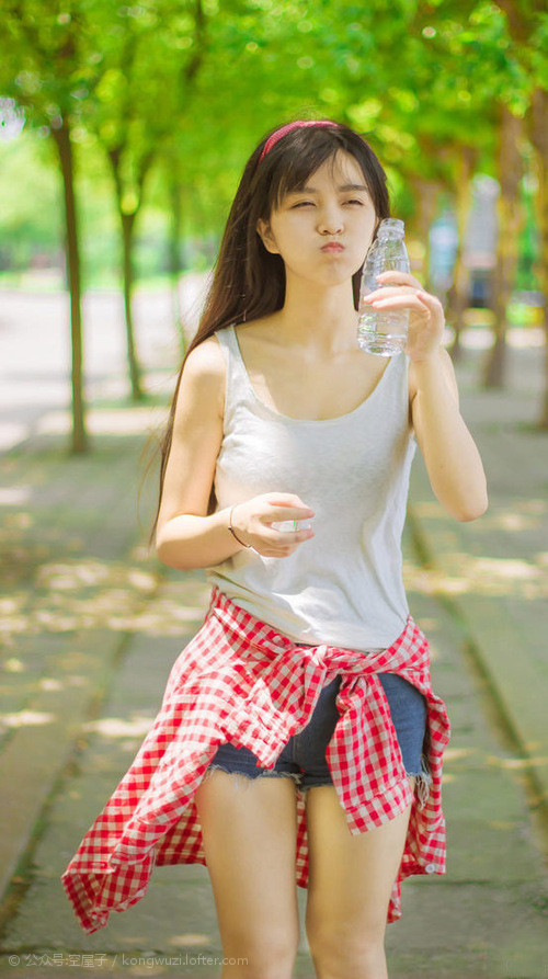 爱游戏体育app-阿斯顿维拉客场0-2不敌利物浦，联赛24轮不败纪录终结，阿斯顿维拉1-2利物浦